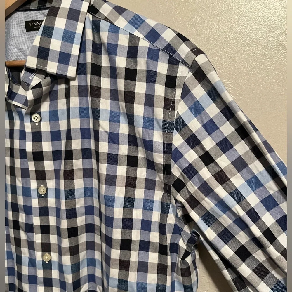 Banana Republic Men's Non Iron Tailored, Slim Fit Button Up Shirt